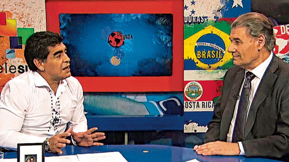 Diego Maradona y Víctor Hugo Morales en el programa De Zurda, que se emite por el canal TeleSur. 