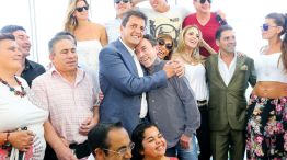 Farandula. Massa ayer, abrazado a Pachano, en Carlos Paz.