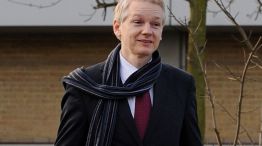 Assange duda del gobierno francés por el atentado en París