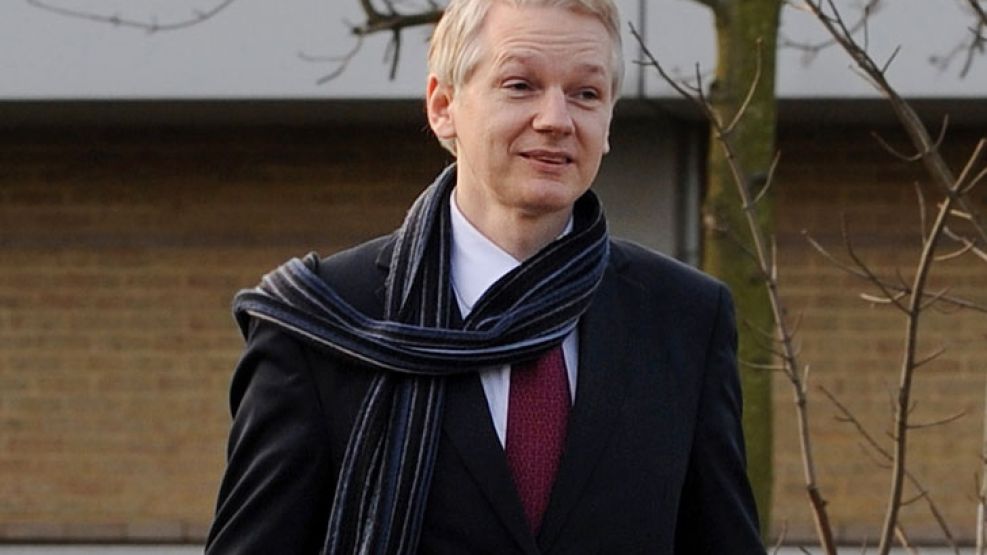 Assange duda del gobierno francés por el atentado en París