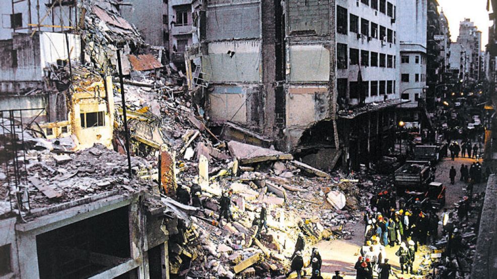 l atentado a la AMIA ocurrió el 18 de julio de 1994 y provocó 85 muertes y heridas a gran cantidad de personas