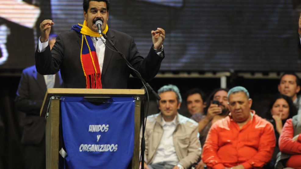 La barra brava de All Boys estuvo en el acto de Nicolás Maduro