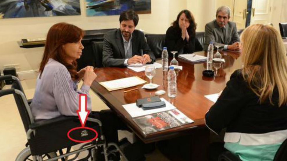 Cristina Fernández en la silla de ruedas que utiliza.