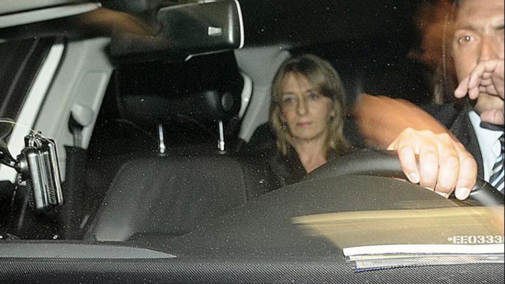 Alejandra Gils Carbó ingresó escoltada al velatorio de Alberto Nisman.