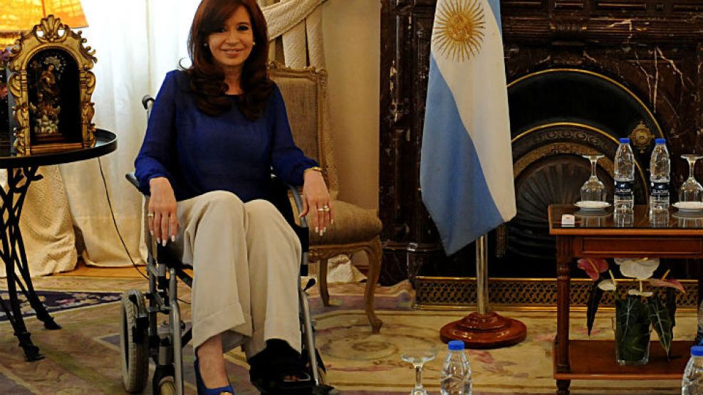 La presidenta Cristina Fernández de Kirchner ordenó instalar una rampa para poder hablar con la militancia.