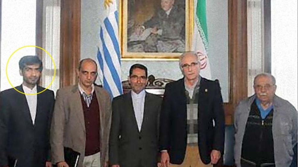 Personaje. Sanad Gol, en una foto de archivo junto al embajador iraní y a parlamentarios uruguayos. Su caso puso en alerta a la administración del presidente Mujica.