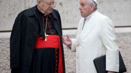 Diálogo. El Papa con el cardenal Angelo Sodano, símbolo de la curia romana que quiere cambiar.