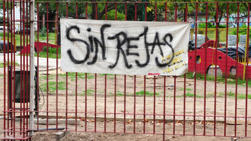 Sin acuerdo. La instalación de rejas en San Telmo enfrenta a los vecinos que las defienden con aquellos que creen que no sirven y que no van a terminar con la inseguridad.