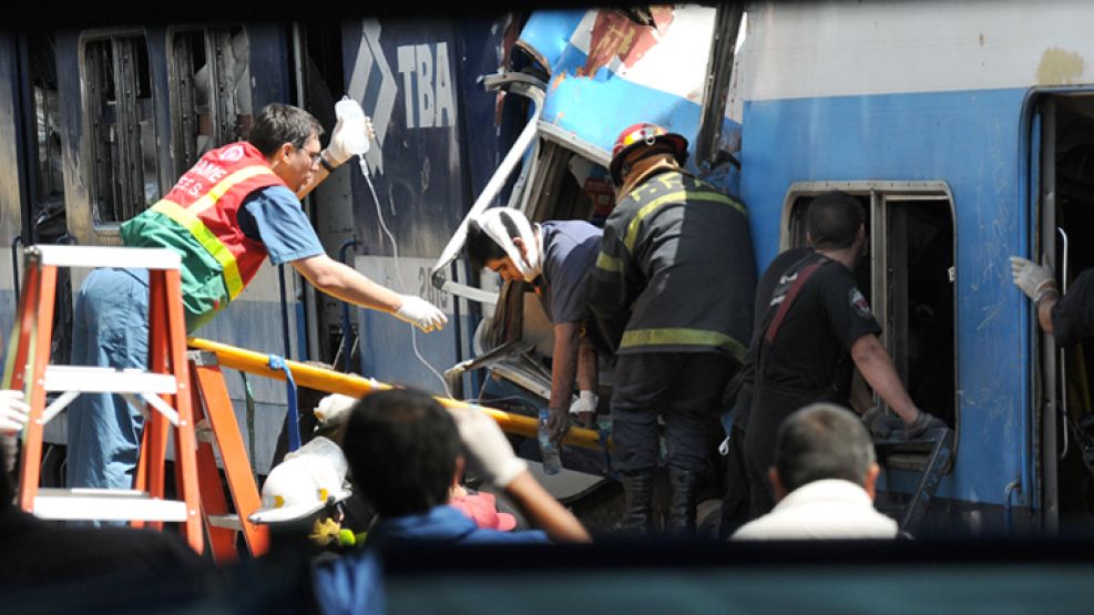 Memoria. El 22 de febrero el tren de la línea Sarmiento no frenó y chocó con los paragolpes de contención. Miles de personas piden justicia por las víctimas de Once. Tras varios días de búsqueda, Luca