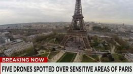 París. Drones sobrevuelan la ciudad.