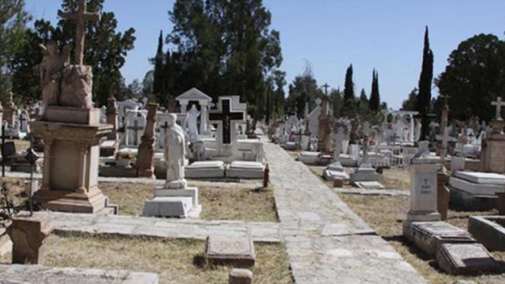 Río Cuarto. Dos jóvenes tuvieron sexo en un cementerio.