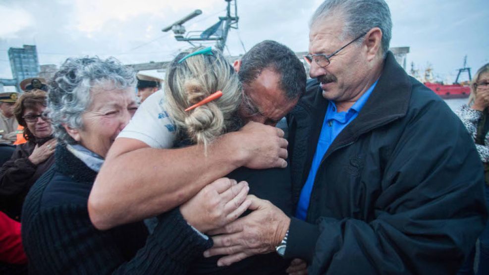 Villa Gesell. Cinco personas permanecen desaparecidas tras hundirse anoche un pesquero frente a las costas de la localidad bonaerense de Villa Gesell.