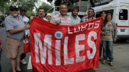 Luis D'Elía y un puñado de "Miles" también bancando a CFK.