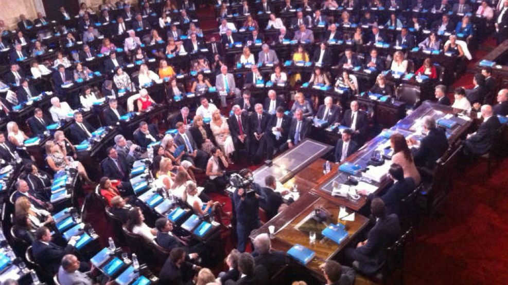El Parlamento mientras escucha el discurso de CFK.