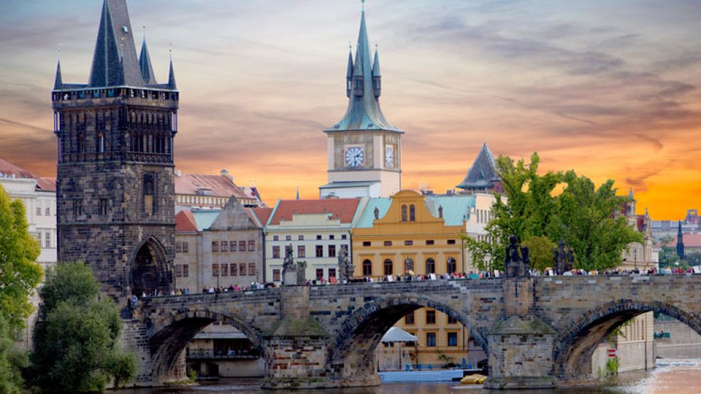 Praga. Una rica trama de leyendas espera en su camino al transeúnte que la atraviesa.