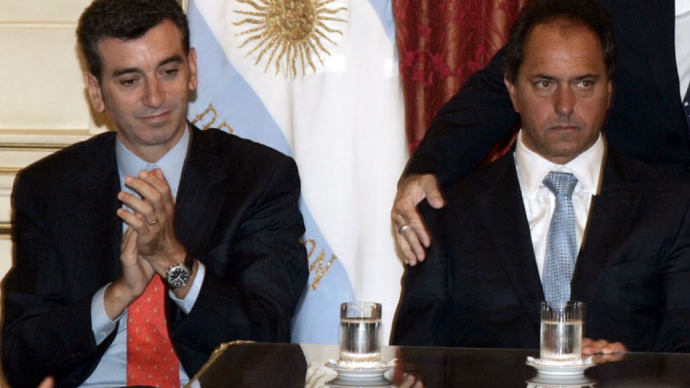 Randazzo y Scioli se tiran dardos públicos. Hoy volverán a verse en un acto de CFK.