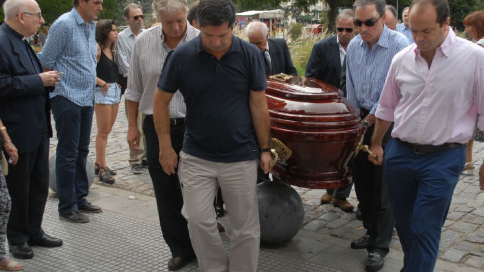 Familiares y amigos despidieron al periodista Omar Bello.