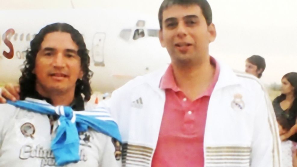 Amigos. El Pájaro Cantero y Mariano Ruiz, quien fue detenido en 2013, en su departamento de Avenida del Libertador.