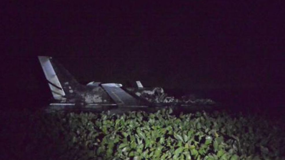 El avión se estrelló anoche luego de despegar del aeropuerto de Laguna de los Sauces, Uruguay, con destino a San Fernando, y murieron sus diez ocupantes.