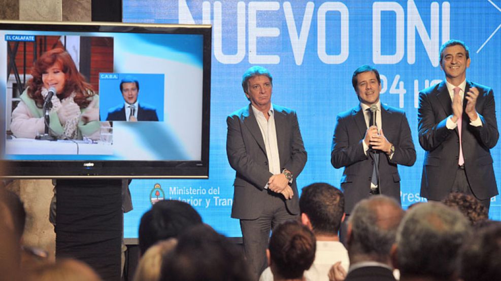 Gestos. CFK compartió el viernes una videoconferencia con el titular de la cartera de Interior.