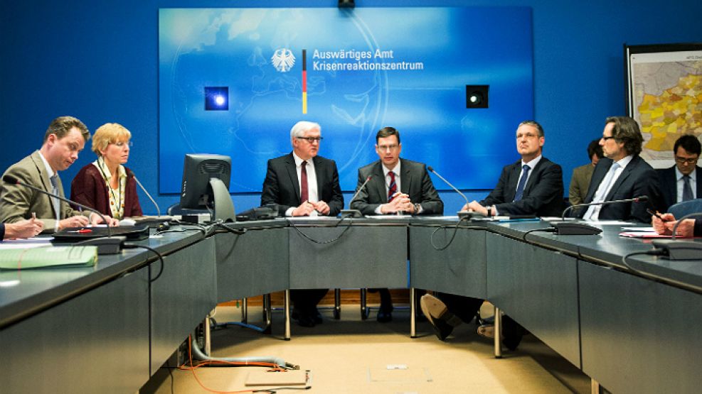 Frank-Walter Steinmeier, ministro de relaciones exteriores, al frente del Comité de Emergencia alemán.