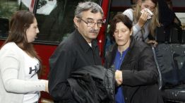 Familiares de las víctimas argentinas de la tragedia aérea en Los Alpes Franceses llegaron esta mañana a la sede de la Cancillería.