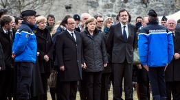 Los tres mandatarios europeos, unidos ante la desgracia.