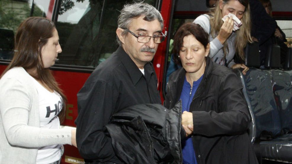 Familiares de las víctimas argentinas de la tragedia aérea en Los Alpes Franceses llegaron esta mañana a la sede de la Cancillería.