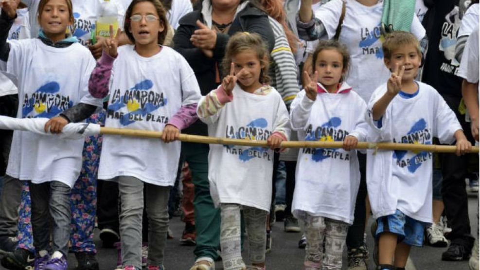 La Presidenta compartió fotos de jóvenes en la marcha y habló de "futuro irreversible".