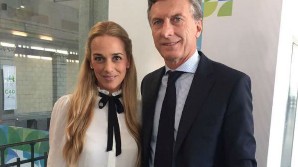 Macri aprovechó para sacarse una foto con la mujer de Leopoldo López.