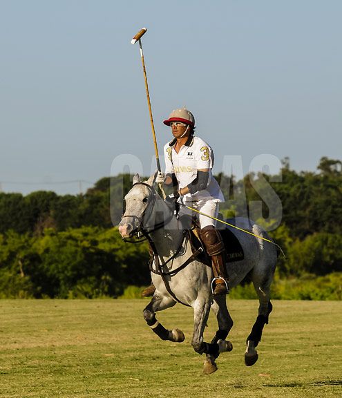 Marcelo Filippini posó para CARAS junto a su familia Caras