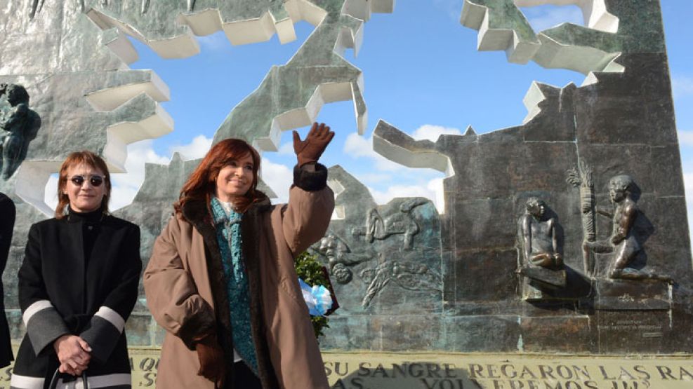 La presidenta Cristina Fernández de Kirchner encabezó el acto por el 33º aniversario de la Guerra de Malvinas desde Ushuaia.