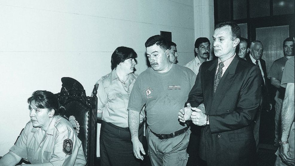 Camaratta fue condenado a cadena perpetua en el año 2000 por el crimen de Cabezas.