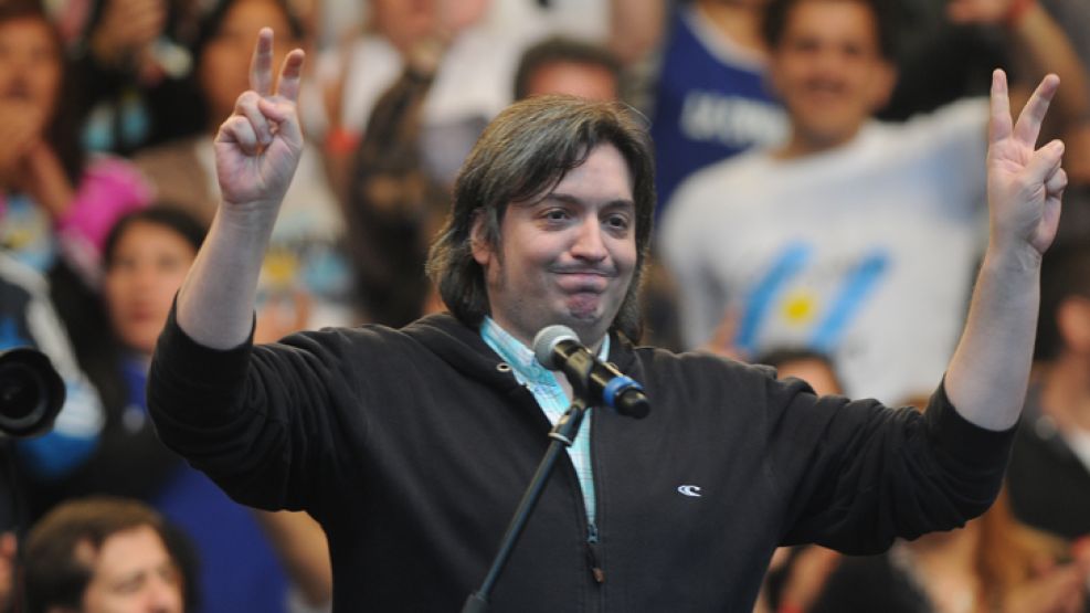 No le dan los numeros. Aunque La Cámpora lo reclama, la gente no considera bien al hijo de CFK.