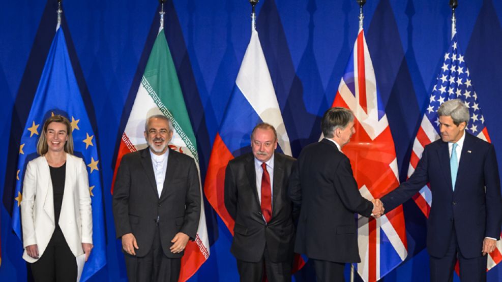 Festejos. Los negociadores celebraron el acuerdo alcanzado el jueves en Suiza. Obama defendió el diálogo y sostuvo que Irán no accederá a armas nucleares. Alegría en las calles de Teherán.
