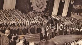 En 1938. Acto en el Luna Park en apoyo al Partido Nacionalsocialista del que participaron miembros de la embajada alemana. En la Argentina tuvo más de setenta mil afiliados.