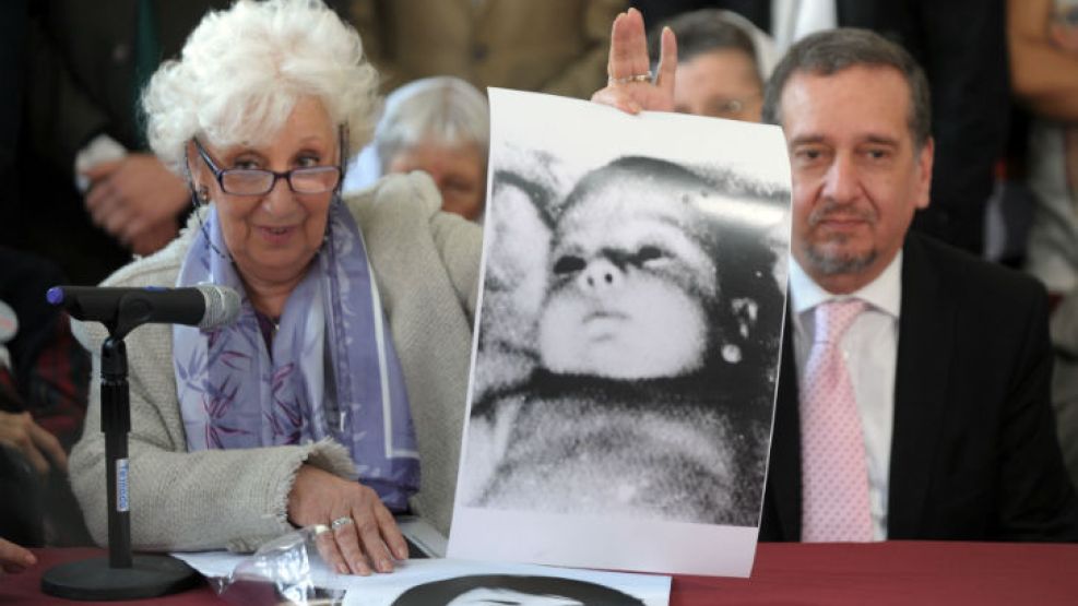 En 2013, Estela de Carlotto celebraba la recuperación de Pablo, secuestrado junto a sus padres en 1976.