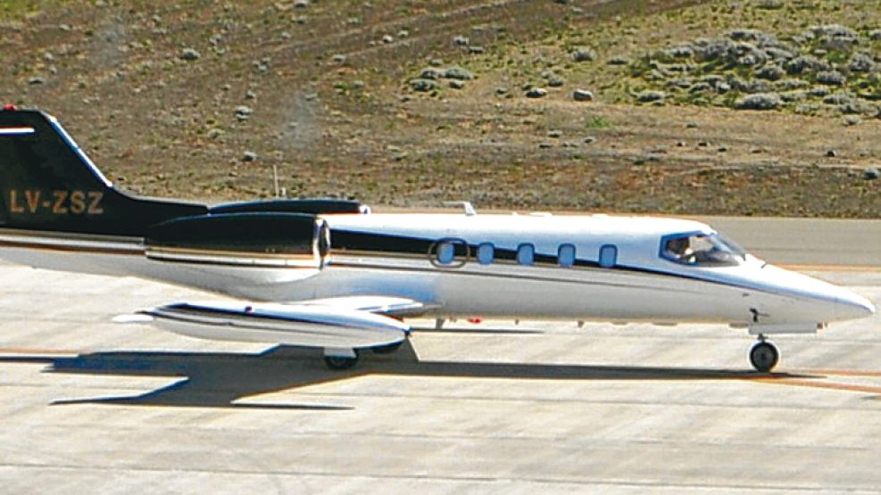 Viajes. Toninelli y su hijo viajaron con Martín Báez en el jet del empresario.
