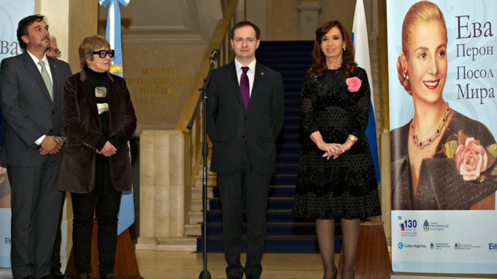 La Presidenta inauguró el homenaje a Eva Perón en el Museo Nacional de Rusia.