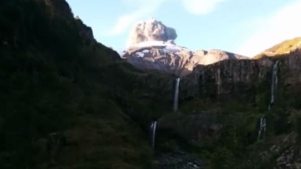 Un turista captó la primera erupción del volcán Calbuco.