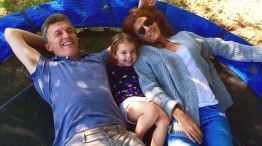 Relax pre - electoral. Macri disfrutó ayer al aire libre junto a su mujer, Juliana Awada, y su hija, Antonia, en San Miguel.