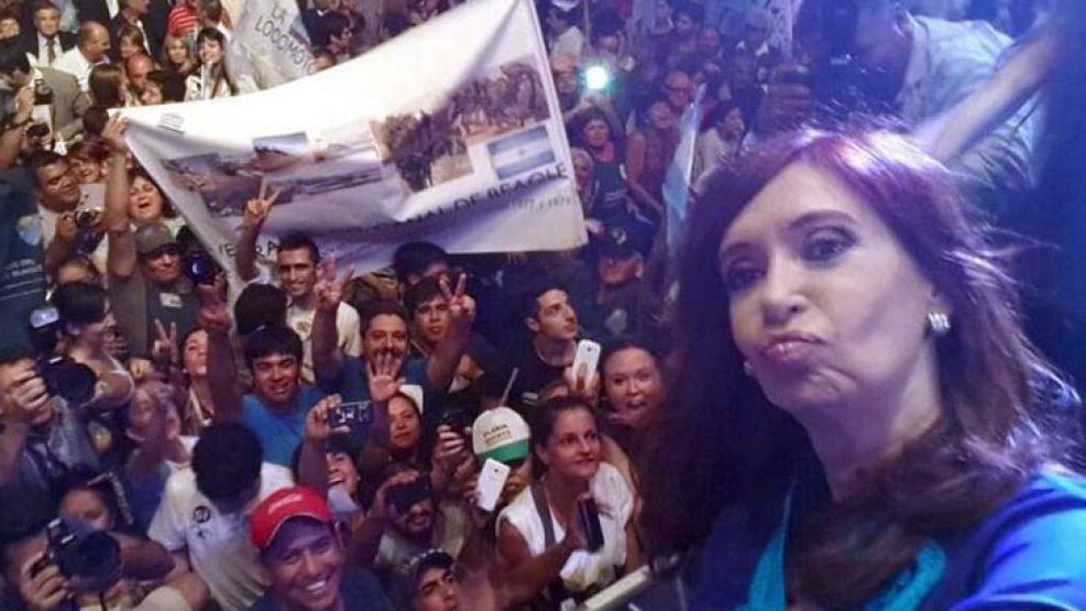 La presidenta Cristina Fernández de Kirchner aprovecha a sacar "selfies" cuando preside algún acto o inauguración.