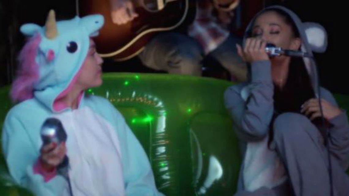 Miley Cyrus y Ariana Grande causan revuelo en la red Exitoina