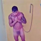 Nicolas Conte desnudo en la ducha (4)