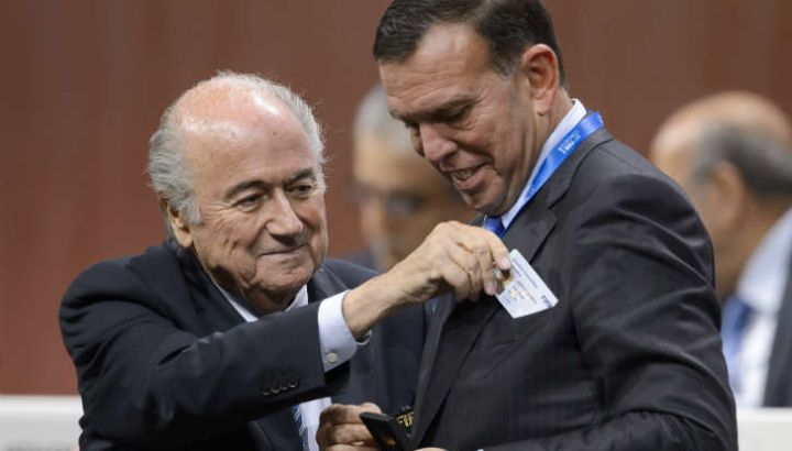 0529-napout-blatter-g-afp
