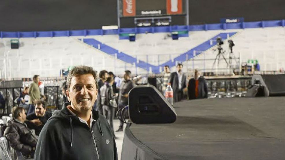 Sergio Massa y los preparativos para el acto de las 16 hs en Vélez.