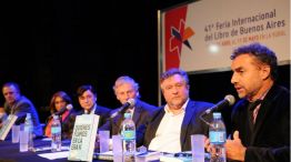 Daniel Santoro, Magdalena Ruiz Guiñazú, Jorge Fontevecchia, Marcelo Longobardi y Miguel Wiñazki, durante la presentación.