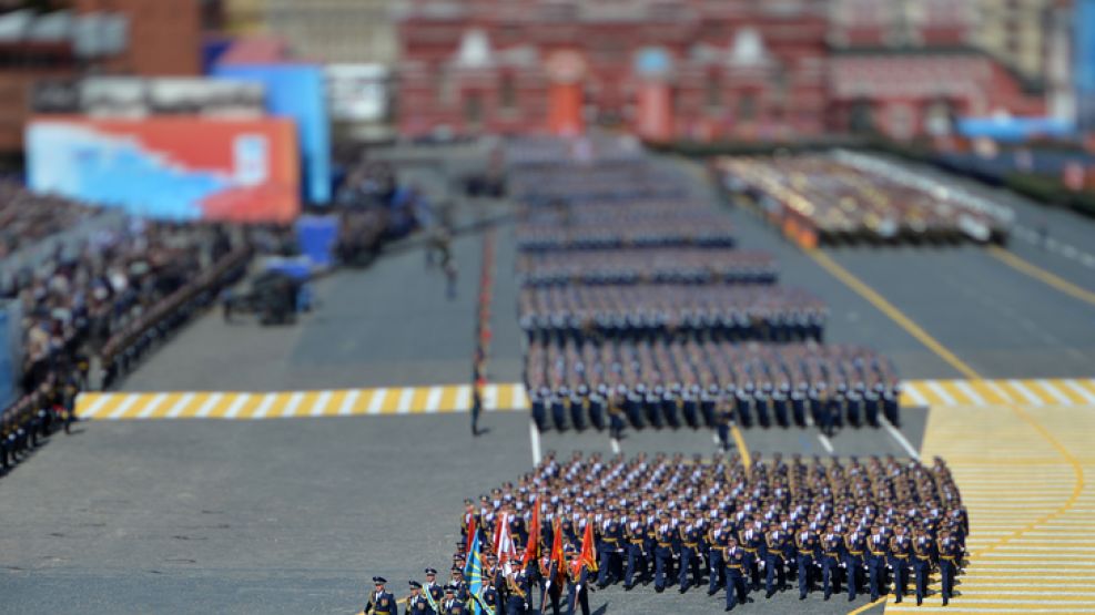 poderio. Alrededor de 16 mil soldados marcharon por la Plaza Roja, en el mayor desfile militar desde la caída de la URSS. Hubo tanques de última generación, blindados, helicópteros y aviones. 