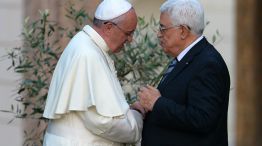 Abbas, junto al Papa Francisco, durante su visita al Vaticano en 2014.