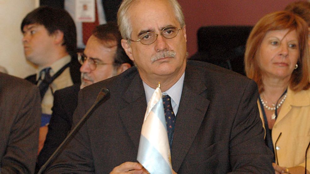 Jorge Taiana, uno más que se baja de la carrera presidencial.